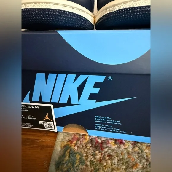 Jordan 1 Low OG- Obsidian UNC - Picture 4 of 12